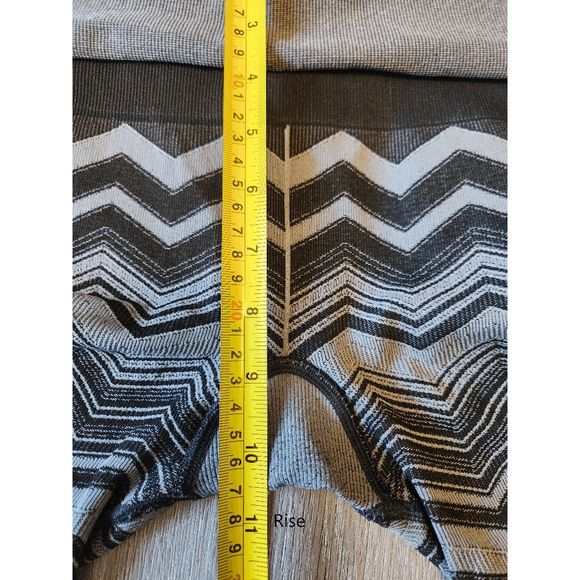 Lululemon Ebb To Street Pant Size 6 VGUC - Picture 10 of 12